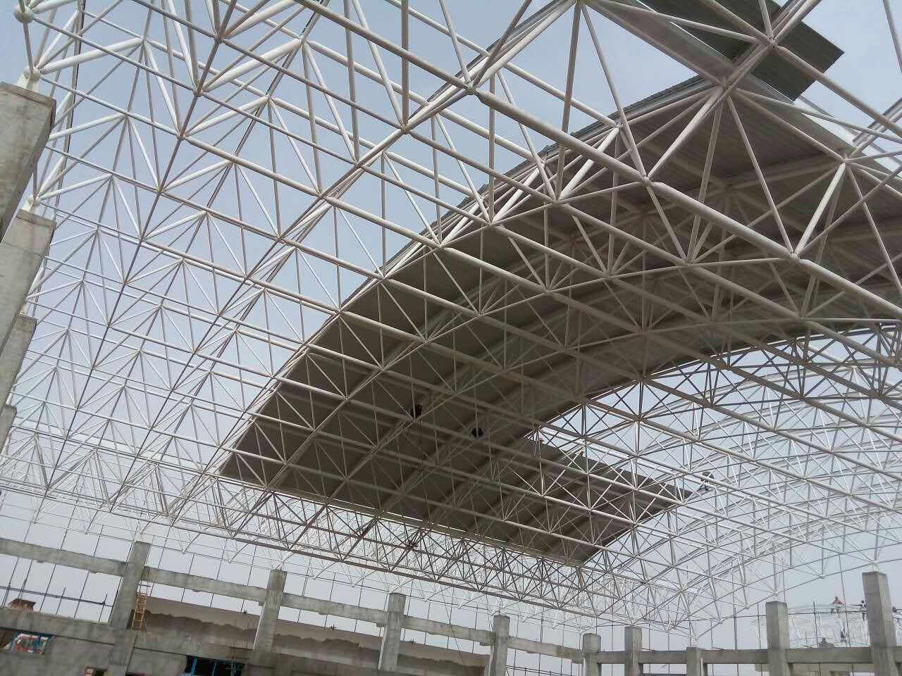 临江螺栓球网架的设计制作与安装